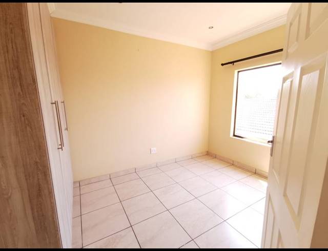 3 BEDROOM PROPERTY TO RENT IN ROTHDENE